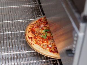 In industrial pizza production, the reliability of transmission systems is essential